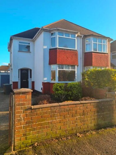 3 Bedroom Semi-Detached House To Rent In Watford Road Croxley Green, WD3