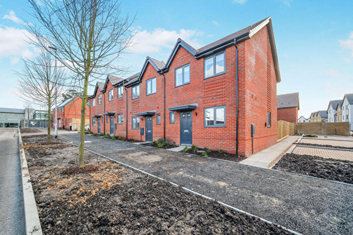 2 Bedroom End Of Terrace House To Rent In Wheldon Lane, Crowthorne, RG45