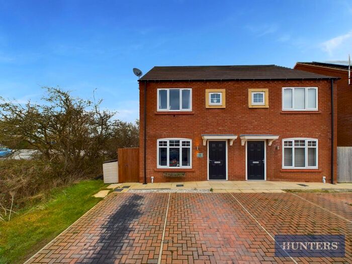 3 Bedroom Semi-Detached House For Sale In Pirbright Close, Bridlington, YO16