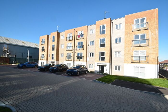 2 Bedroom Flat For Sale In Trilby Court, Bongrace Walk, Luton, Bedfordshire, LU4