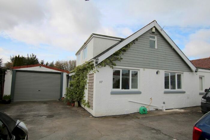 3 Bedroom Bungalow To Rent In Chudleigh Road, Kingsteignton, TQ12