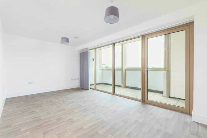 2 Bedroom Apartment To Rent In Calibre House - Perrymount Apartments, RH16