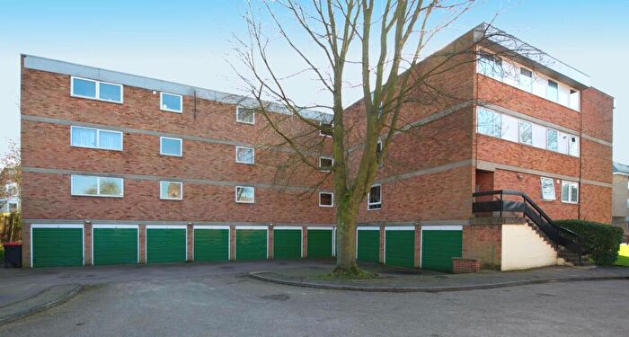 2 Bedroom Apartment For Sale In Duncan Close, Barnet, EN5