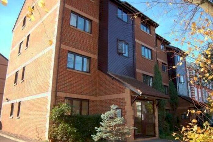 2 Bedroom Flat To Rent In Southey Road, London, SW19