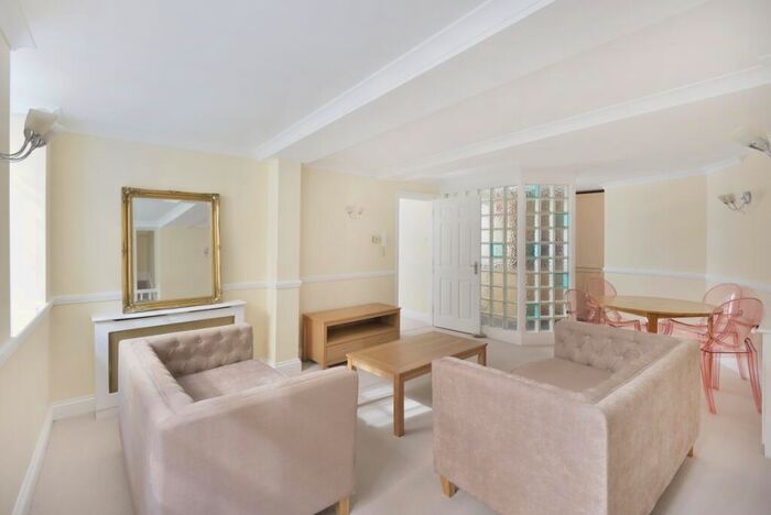 2 Bedroom Apartment To Rent In St. Andrews Hill London, EC4V