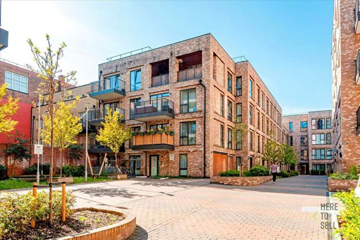 2 Bedroom Flat To Rent In Bloom House, Alameda Place, Bow, E3