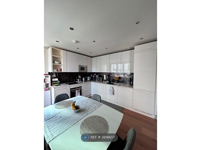 3 Bedroom Flat To Rent In Warwick Row, London, SW1E