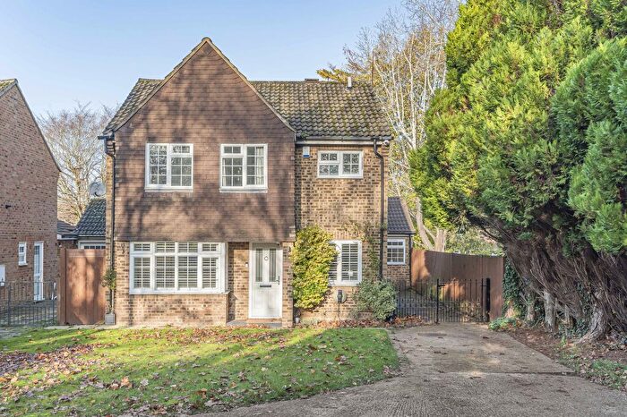 4 Bedroom Detached House For Sale In Beauclare Close, Leatherhead, KT22