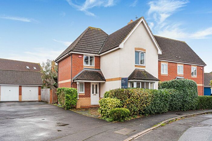 3 Bedroom Detached House For Sale In Chinnock Brook, Didcot, OX11