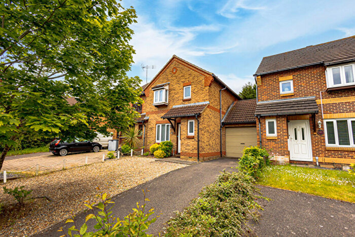 3 Bedroom Semi-Detached House For Sale In Arterial Road, Rayleigh, SS6