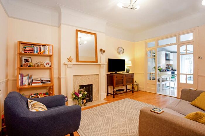 2 Bedroom Flat To Rent In Doyle Gardens London, NW10
