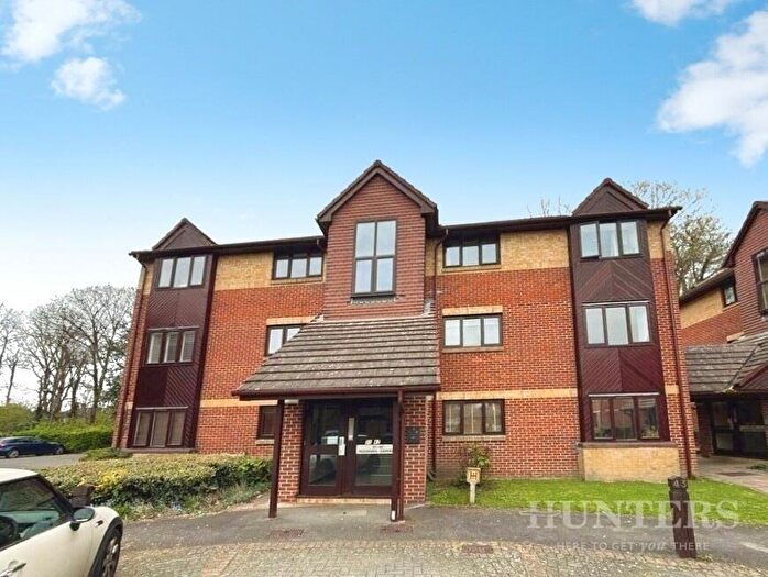 1 Bedroom Flat For Sale In Rossignol Gardens, Carshalton, SM5