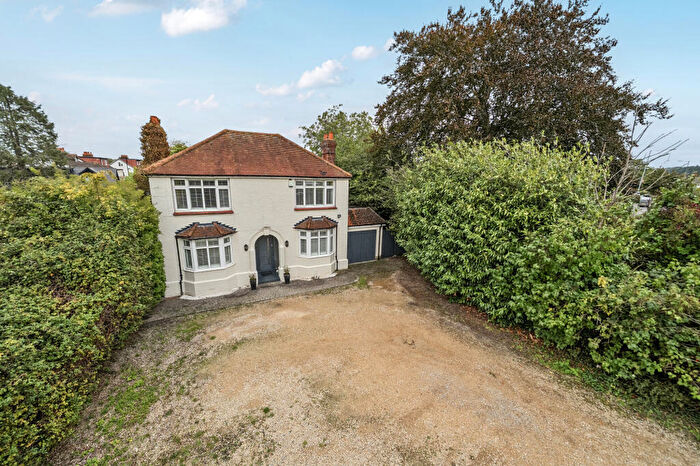 3 Bedroom Detached House For Sale In Straight Road, Windsor, SL4