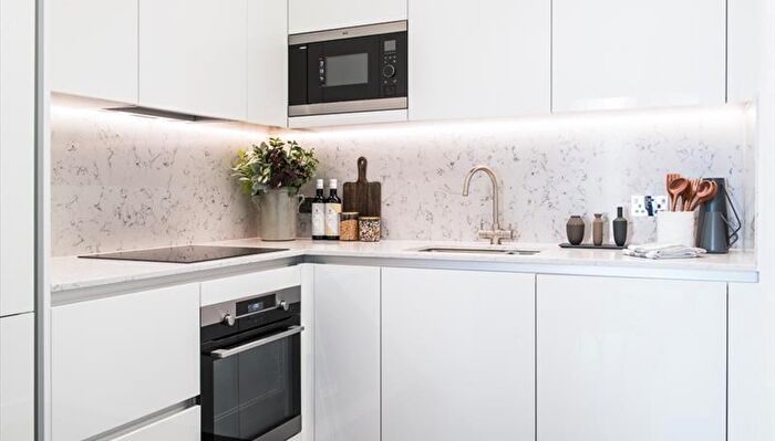 1 Bedroom Flat To Rent In Thornes House, Charles Clowes Walk, London, SW11