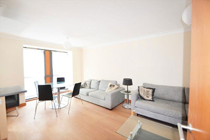 1 Bedroom Flat To Rent In Southgate Road, London, N1
