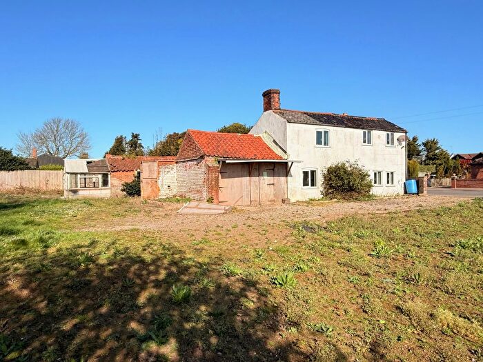 3 Bedroom Cottage For Sale In Yarmouth Road, Ormesby, NR29