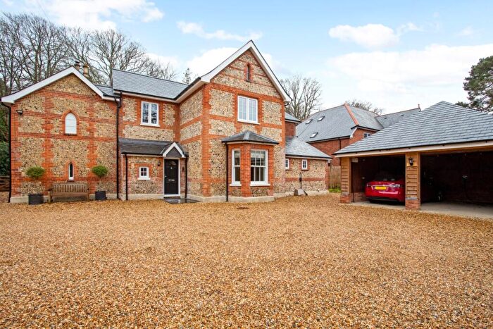 5 Bedroom Detached House To Rent In Avenue Road Fleet, GU51