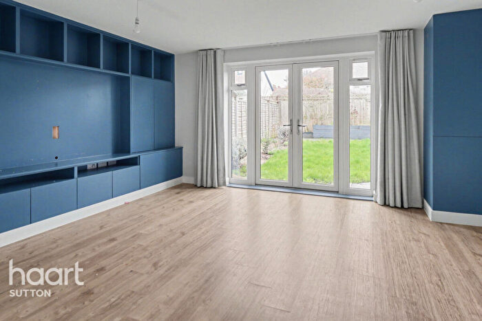 4 Bedroom Semi Detached House For Sale In Tala Close, Surbiton, KT6