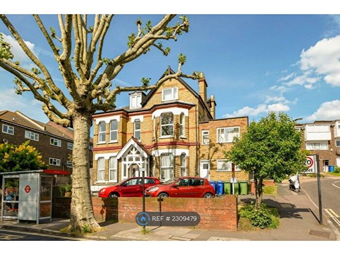 2 Bedroom Flat To Rent In Lordship Lane, London, SE22
