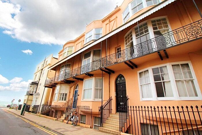 1 Bedroom Flat To Rent In Bedford Square, Brighton, East Sussex, BN1