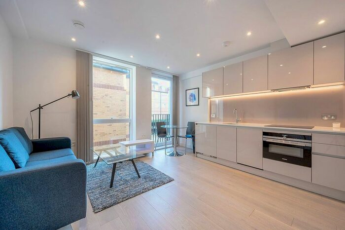 1 Bedroom Flat To Rent In Albion Court, Hammersmith, W6