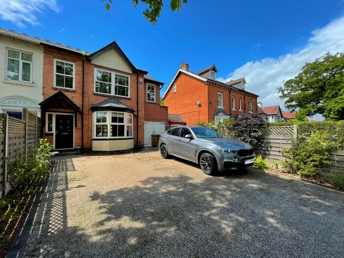 4 Bedroom Semi-Detached House To Rent In Danford Lane, Solihull, B91