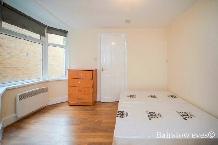 Flat To Rent In Selsdon Road, Upton Park, E13