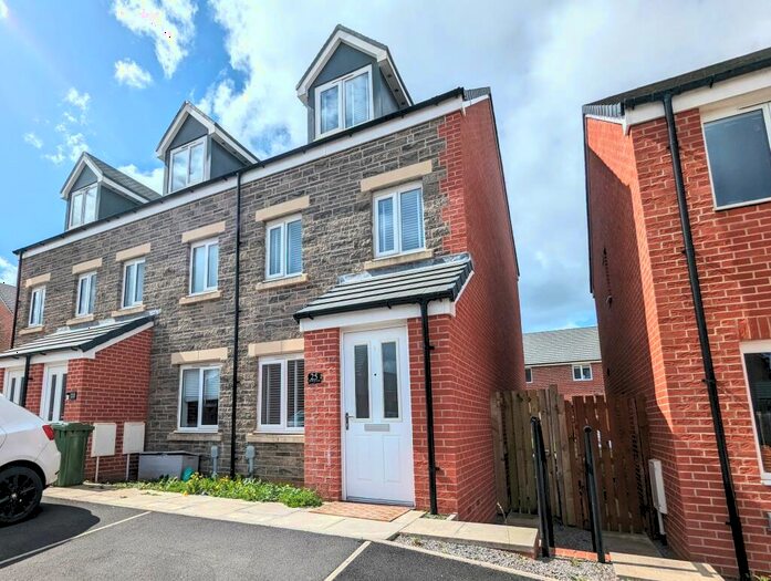 3 Bedroom Town House To Rent In Ffordd Y Coetir, Llanilid, Pontyclun, CF72