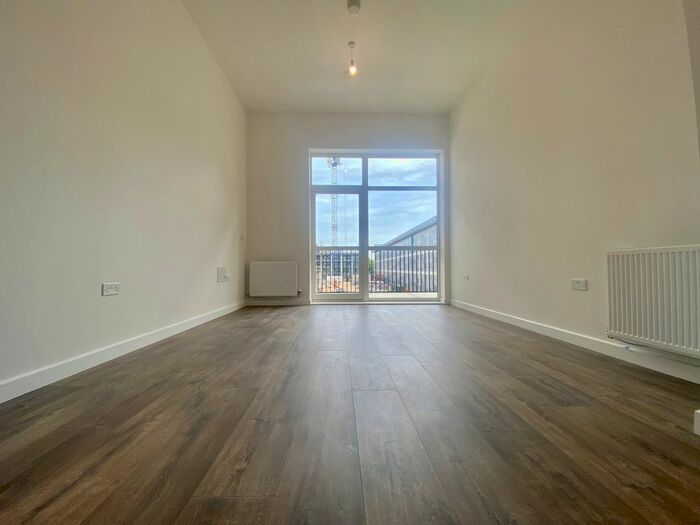 1 Bedroom Flat To Rent In Carnation Gardens, Hayes, UB3