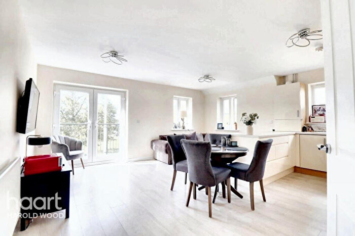 2 Bedroom Flat For Sale In Bernwelle Avenue, Romford, RM3