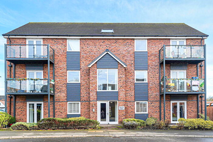 2 Bedroom Apartment For Sale In Cadet Drive, Shirley, Solihull, B90