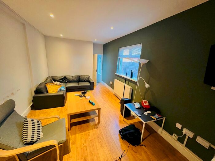 6 Bedroom Terraced House To Rent In Mackintosh Place, Cardiff CF24