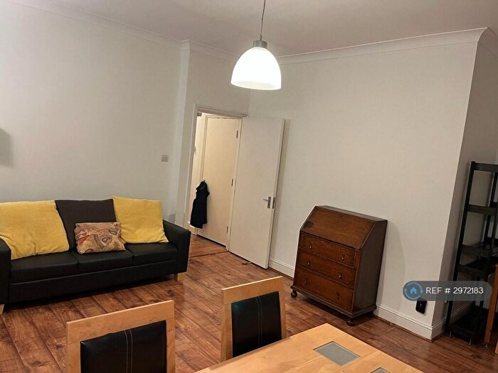 2 Bedroom Flat To Rent In Turnpike Lane, Turnpike Lane, N8