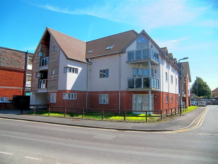 1 Bedroom Flat To Rent In Elmor Lodge, Charles Street, Petersfield., GU32