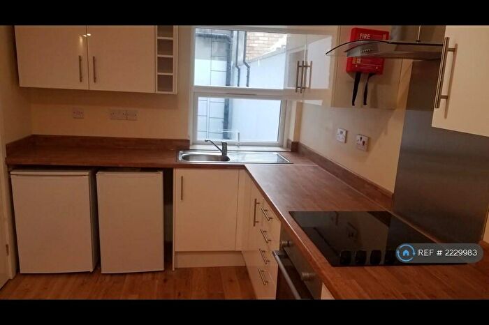 2 Bedroom Flat To Rent In Old Kent Road, London, SE15