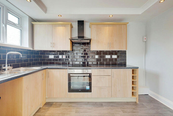 2 Bedroom Flat For Sale In London Road, Hadleigh, SS7