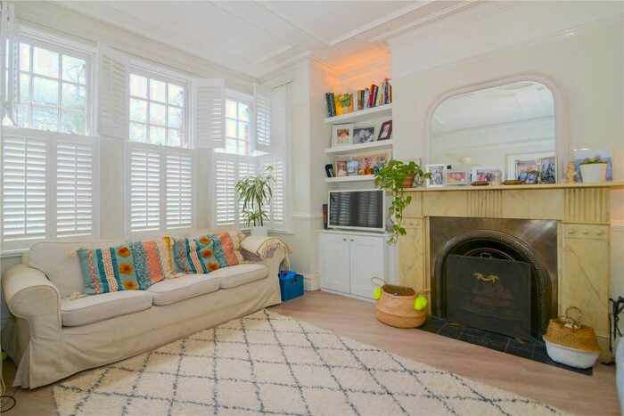 3 Bedroom Property To Rent In Defoe Avenue, Kew, TW9