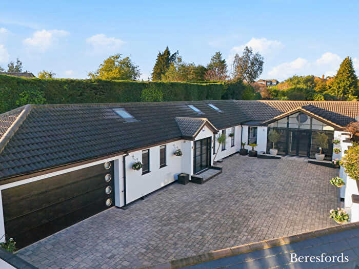 4 Bedroom Bungalow For Sale In High Road, Rayleigh, SS6