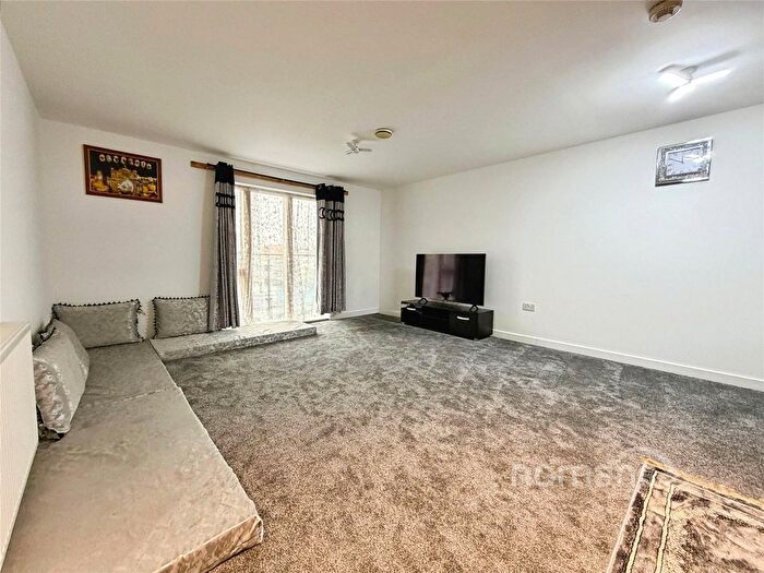 2 Bedroom Flat For Sale In Trout Road, Yiewsley, West Drayton, UB7