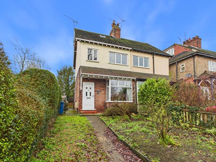 2 Bedroom Semi-Detached House For Sale In Church Road, North Ferriby, HU14