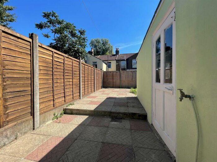 3 Bedroom House To Rent In Medcalf Road, Enfield, EN3