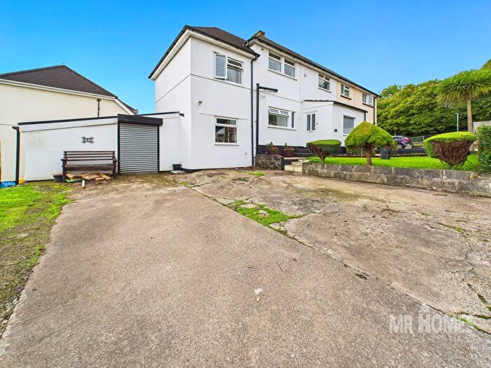4 Bedroom Semi-detached House For Sale In Johnston Road, Llanishen, Cardiff, CF14