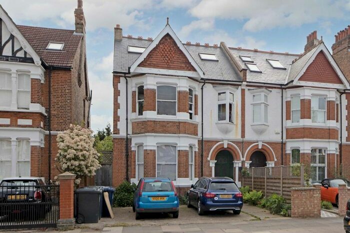 2 Bedroom Flat To Rent In Twyford Avenue, London, W3
