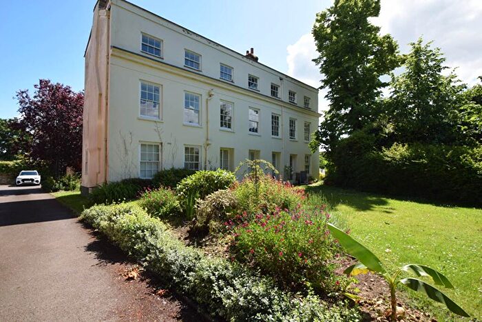 2 Bedroom Apartment For Sale In White Hart Close, Wallingford, OX10