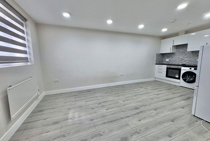 1 Bedroom Flat To Rent In High Street, Slough, SL1