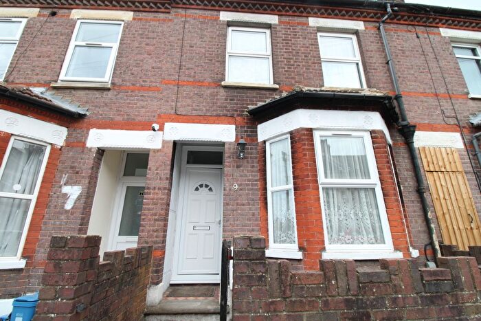 3 Bedroom Terraced House To Rent In Naseby Road, Luton, LU1