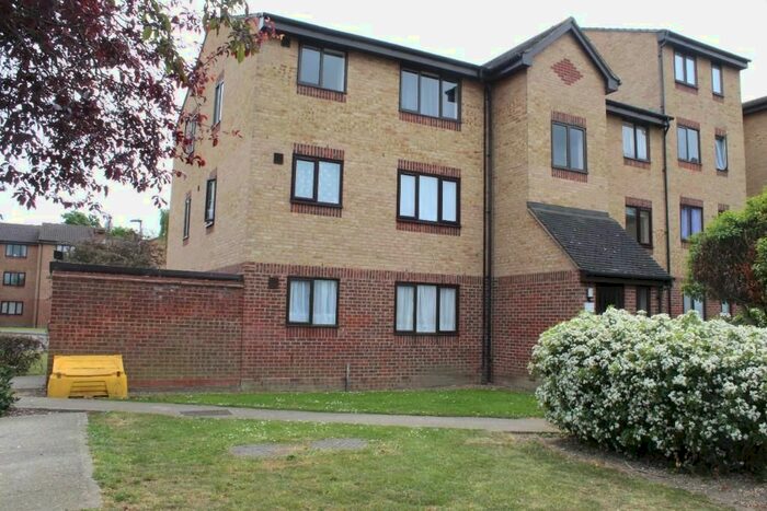 1 Bedroom Flat To Rent In Plumtree Close, Dagenham, Essex, RM10