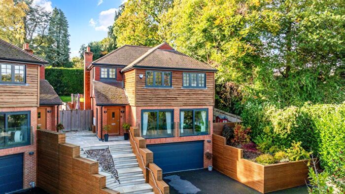 4 Bedroom Detached House For Sale In Roffes Lane, Chaldon, CR3