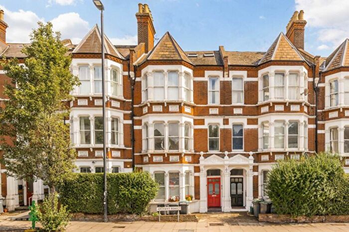 2 Bedroom Flat For Sale In Archway Road, Highgate, N6