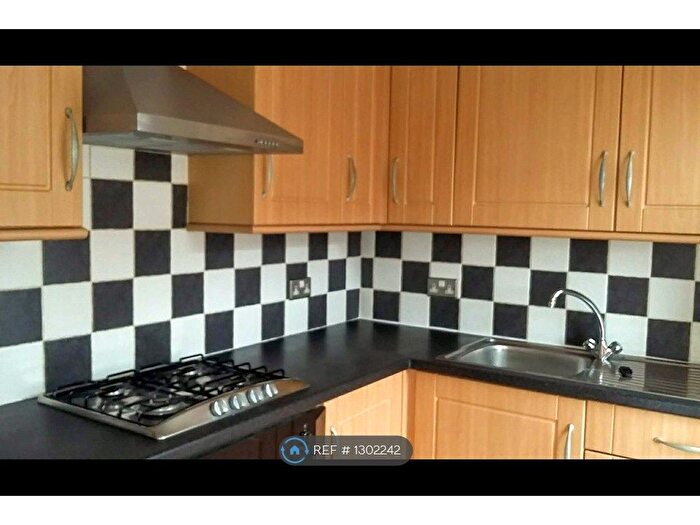 2 Bedroom Flat To Rent In Dawlish Road, Manchester, M21